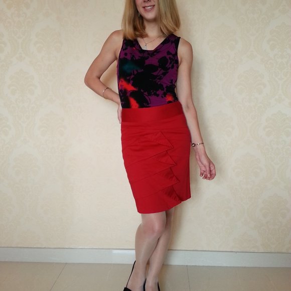 The Limited Red Skirt - Size 2 - Picture 8 of 8